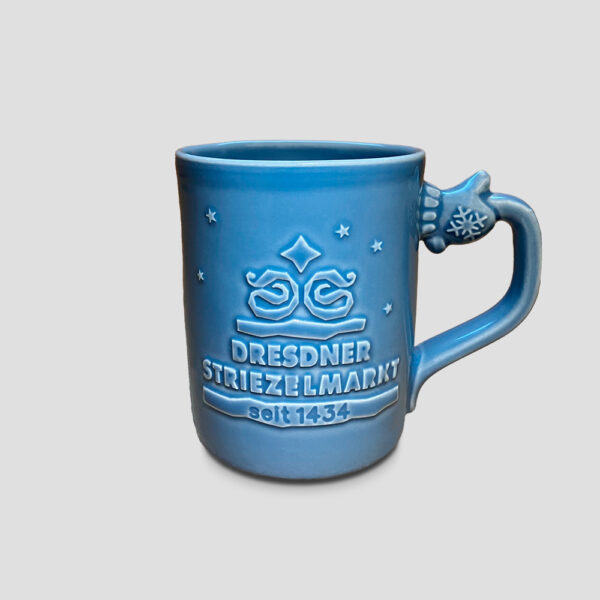 Striezelmarkt Kindertasse 2023, Rückseite mit Striezelmarkt-Logo
