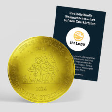 1 Striezeltaler 2024 auf Kartonträger mit Firmenlogo